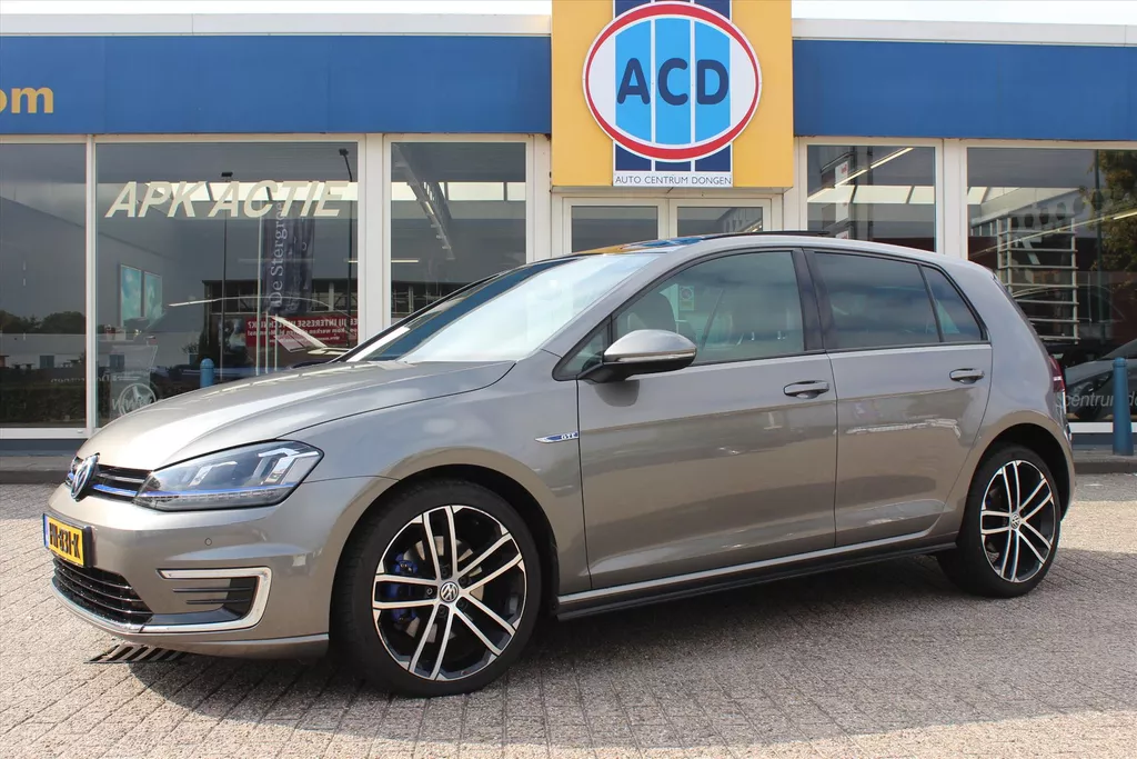 Volkswagen Golf Vii 1.4 TSI PHEV 204pk 5D DSG GTE | Orig.NL | PanoramaDak | Camera | Privacy glass | Trekhaak afneembaar |