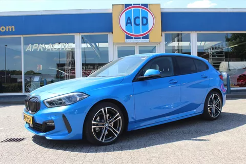 BMW 1-Serie (f40) 118i 136pk Aut7. High Executive M-Sport | M-pakket | Camera | Privacy glass |