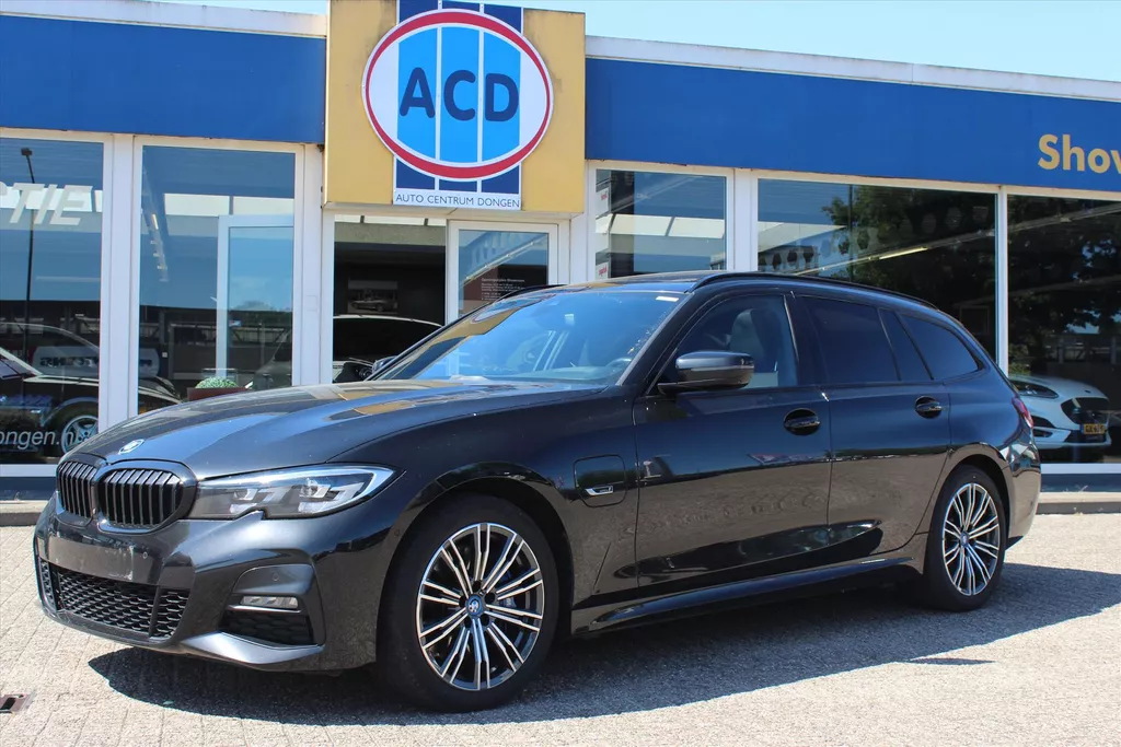 BMW 3-Serie Touring (g21) 330e 292pk Aut Hybrid M-Sport Business Edition Plus | PanoramaDak | Trekhaak wegklapbaar | 360° Camera  | Nwpr €72.000,- |
